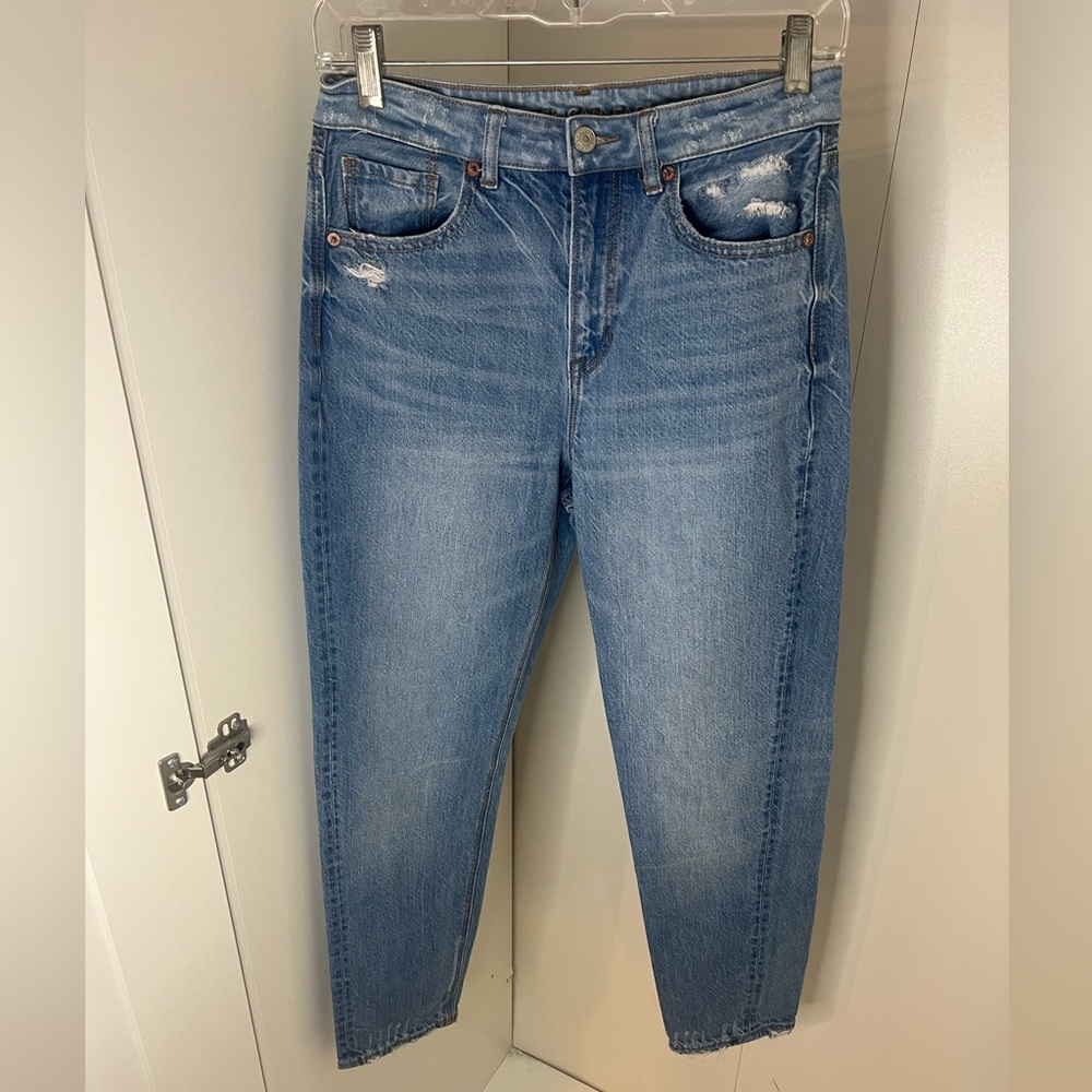 AMERICAN EAGLE JEANS SIZE 4 straight leg